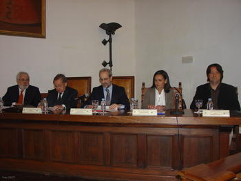 Mesa redonda sobre la elaboración del Informe España 2011.