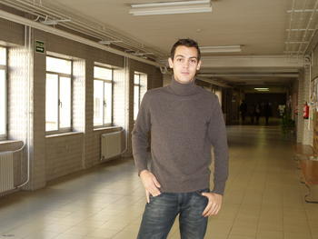 Santiago González Izard, en el pasillo de la Facultad de Ciencias, donde ha probado GPSin.