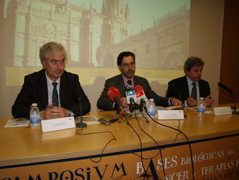 De izquierda a derecha, Atanasio Pandiella, César Rodríguez y Juan Jesús Cruz.