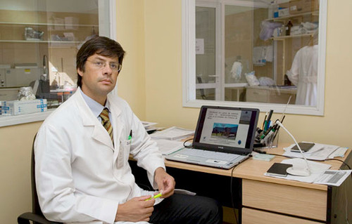 El médico hepatólogo e investigador Guillermo Mazzolini. Foto: gentileza investigador.