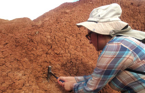 En la bÃºsqueda de extremÃ³filos, los investigadores tambiÃ©n ha colectado muestras de suelo en el Desierto de la Tatacoa, en el Huila. foto: cortesÃ­a MarÃ­a AngÃ©lica Leal.