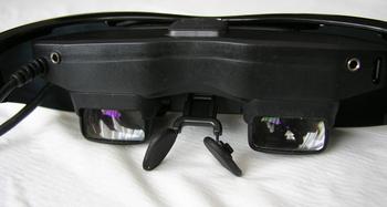 El prototipo se ha desarrollado sobre el soporte de un dispositivo HMD (Head Mounted Display), un casco de realidad virtual que integra dos cámaras y que está acoplado a un pequeño ordenador que procesa todas las imágenes que le llegan (FOTO: UC3M). 