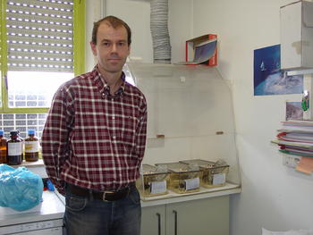 Thomas Schimmang en el laboratorio del IBGM