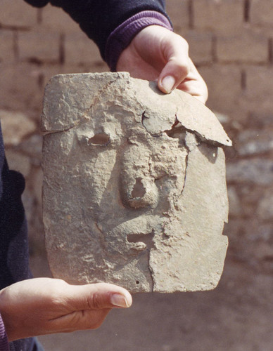 Máscara antropomorfa de 3000 años de antigüedad, objeto de cobre intencionalmente manufacturado más antiguo de todos los Andes.