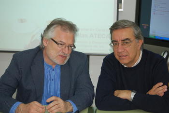 Juan Antonio Gimeno, rector de la UNED (a la derecha), y José Luis Prieto, vicerrector de Centros Asociados.
