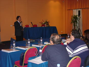 El doctor Antón durante su conferencia sobre epidemiología del glaucoma