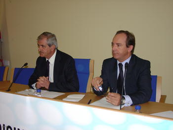 el consejero de Sanidad Francisco Javier Álvarez Guisáosla y el director General de Salud Pública José Javier Castrodeza