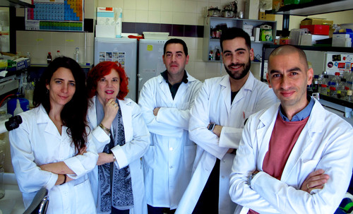 Raúl Rivas, a la derecha, y su equipo de investigación.