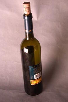 Tapón de corcho en una botella de vino. Foto: INTEF