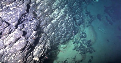 La roca volcánica oscura es característica de un depósito de basalto. Foto: archivo de los investigadores.
