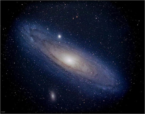 La Galaxia Andrómeda, la más cercana a la Vía Láctea, incluso visible a simple vista en noche claras.