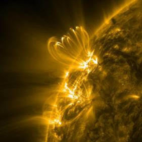 Bucles magnéticos en el Sol. Imagen: NASA.