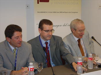 Los doctores Pablo Unamuno (Izquierda), Ander Zulaica y Miguel Aizpún durante la presentación de la primera jornada del Congreso