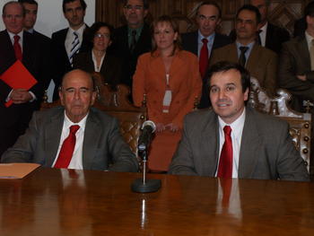Emilio Botín, presidente del Banco Santander, y José Ramón Alonso, rector de la Universidad de Salamanca.