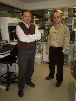 Alberto Orfao y Andrés García Montero, en el Banco Nacional de ADN.