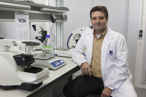 Conrado Martinez Cadenas, investigador del Departamento de Medicina de la Universitat Jaume I. Foto: UJI.