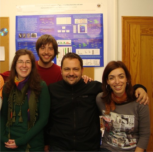 De izquierda a derecha,  Rocío Romero Zaliz, Javier Arnedo, Igor Zwir y Coral del Val, investigadores de la Universidad de Granada. Foto: UGR.