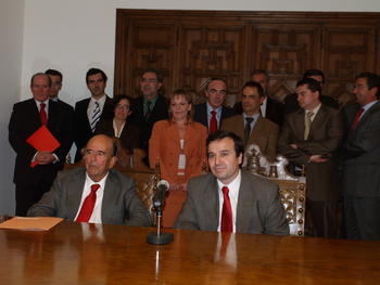 Botín y Alonso, junto a responsables del banco y de la Universidad.