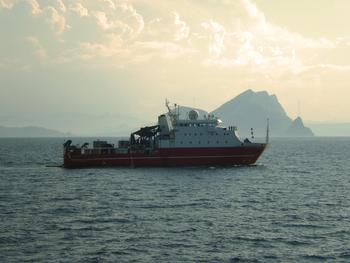El buque oceanográfico Sarmiento de Gamboa en su última campaña en el mar Tirreno.
