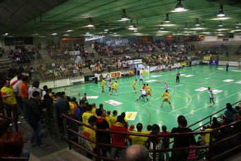 Instánea tomada durante el partido de balonmano Artepref Villa de Aranda y el Almoradí Mahersol, en el polideportivo Príncipe de Asturias de Aranda de Duero (Burgos).