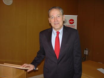 Miguel Burnier, jefe del Departamento de Oftalmología de la Universidad McGill de Montreal (Canadá).
