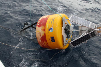 Inmersión del laboratorio submarino para la alerta temprana de tsunamis Geostar.