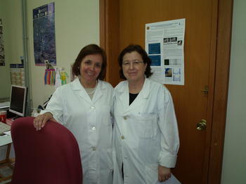 Margarita Heredia, a la izquierda, y Adelaida Sánchez Riolobos, investigadoras de la Universidad de Salamanca.
