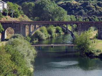 Puente del ferrocarril sobre el río Sil, en Ponferrada (León).