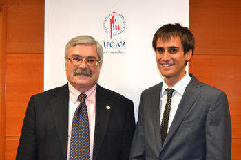Pedro Mas, decano de la Fac. de CC y Artes y director del PFC, y Jorge Herrero, alumno de la UCAV y promotor del PFC.