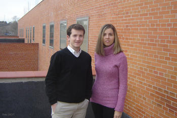 Sara López-Martín y Jacobo Albert Bitaubé, autores del estudio sobre hiperactividad y déficit de atención.