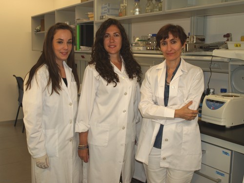 Henar Valdivieso, a la derecha, junto a otras investigadoras de su equipo.