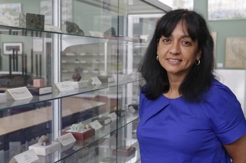 La profesora Silvia Rosas, coordinadora de la especialidad de Ingeniería Geológica.