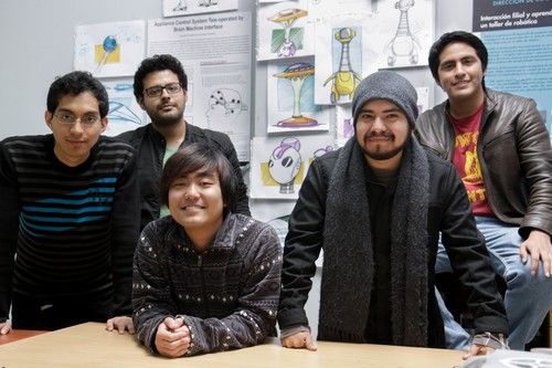 Equipo de investigadores de la PUCP que trabaja en robótica social. FOTO: PUCP.