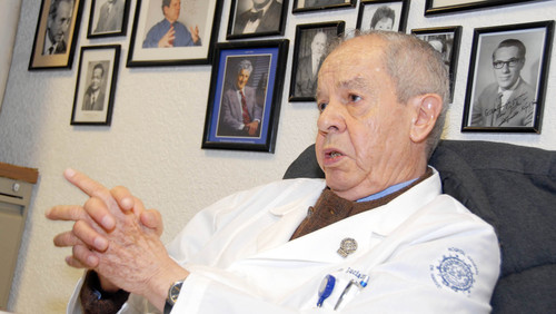  Luciano Domínguez Soto, profesor de la especialidad en dermatología de la Facultad de Medicina de la UNAM. FOTO: UNAM.