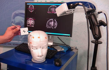 Desarrollan neuronavegador que reduce de a la mitad del tiempo las intervenciones quirúrgicas en el cerebro 
