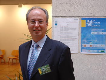 Miguel López Coronado durante un congreso de telemedicina en Salamanca