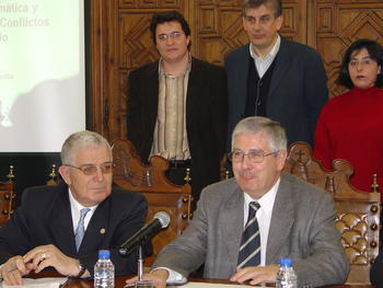 Arturo Pérez Eslava y Juan Cándido Matías durante la presentación