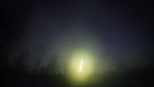 Imagen tomada en la península de Kola (Rusia) del bólido cuando entra en la Tierra. Foto: Asko Aikkila
