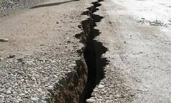 Grieta producida por un terremoto (FOTO: Infouniversidades).
