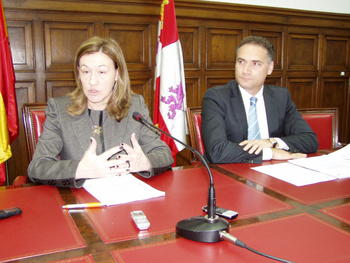 María José Heredia, subdelegada del Gobierno en Soria, acompañada por Alberto Molina, director del CIEDA-CIEMAT.