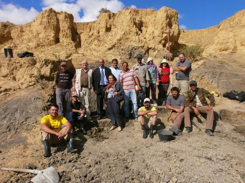 Grupo de investigadores en la campaña de excavación en Túnez. Foto: IPHES.