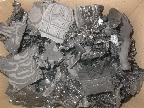 Residuos de espuma de poliuretano, que se emplea en la fabricación de suelas de calzado. FOTO: CARTIF.
