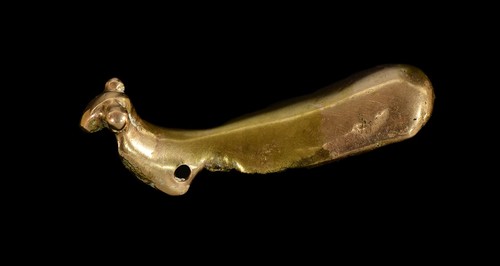Esta «mantis religiosa», hallada en El Volador, fue una de las piezas estudiadas, es una aleación tipo tumbaga/Muua.