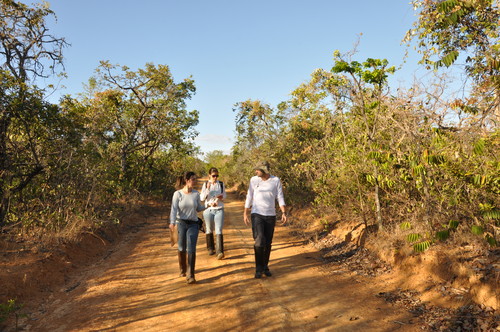 De izquierda a derecha, Glaucia Tolentino, Alexandra Rodríguez y yo, seleccionando zonas de muestreo para el proyecto. FOTO: Jorge Durán.
