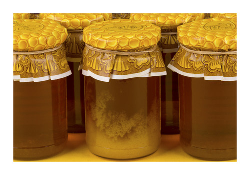 Envase con miel cristalizada.