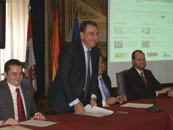 El consejero de Educación, Juan José Mateos, en la presentación del repositorio GREDOS de la Universidad de Salamanca.