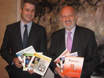 El presidente de Autismo Ávila y el director general de la Fundación Orange.