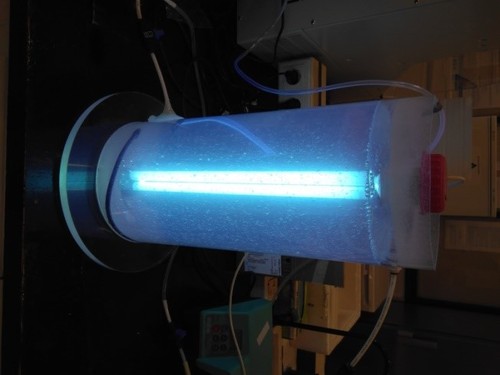 Fotorreactor en un experimento del equipo de Ingeniería Química y Tecnología del Medio Ambiente de la UVa.
