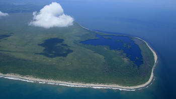 ¿Cuál será el costo ambiental del deterioro de los manglares? ¿Podremos impedir su pérdida? Foto Aeroestudios S.A. 2009. 