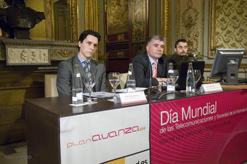 De izquierda a derecha, Raúl Mosquera, Luis Hidalgo y Luis Miguel Bascones, en el taller de Accesibilidad web organizado por Inteco.